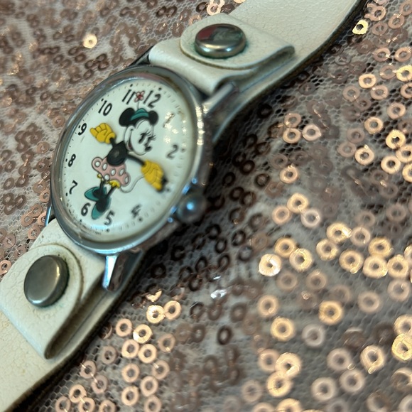 Vintage Timex Mini Mouse Watch. - Picture 6 of 10